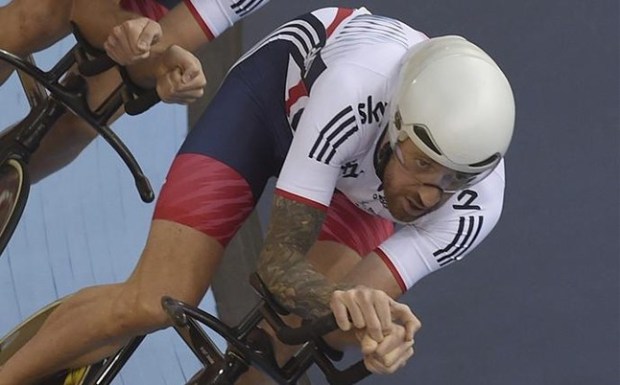 Wiggins se fractura la pierna