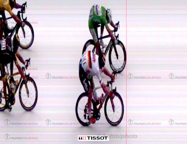 CmiHg8gWgAA7fOK.jpg large