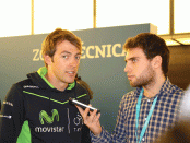 Alex Dowsett en la presentación de Movistar
