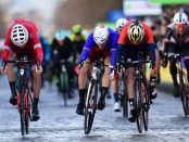 Arnaud Demare en el sprint de la primera etapa de la París - Niza