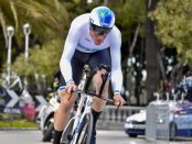 Stefan Küng gana la crono de la Volta a la Comunitat Valenciana