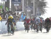 Groenewegen se impone en un día accidentado en el Dubai Tour