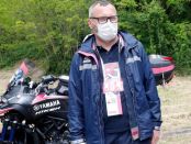 Operario Giro de Italia caída Mikel Landa